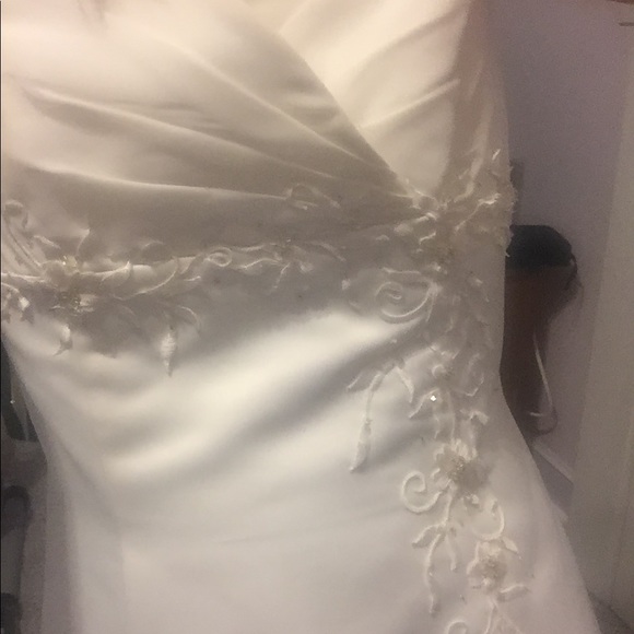 Wedding dress - Picture 5 of 11